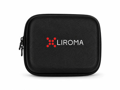Zwarte opbergcase met rits en LIROMA-logo, meegeleverd bij The Hoof