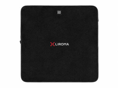 Buitenkant van de Liroma Flex: zwarte stof met logo en de aanknop bovenaan