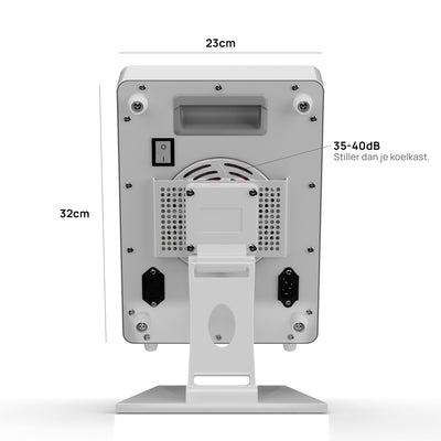 Achterkant van de Liroma Compact Gen5 roodlichtlamp met ventilator, aan-uitschakelaar en de afmetingen 32 bij 23 cm